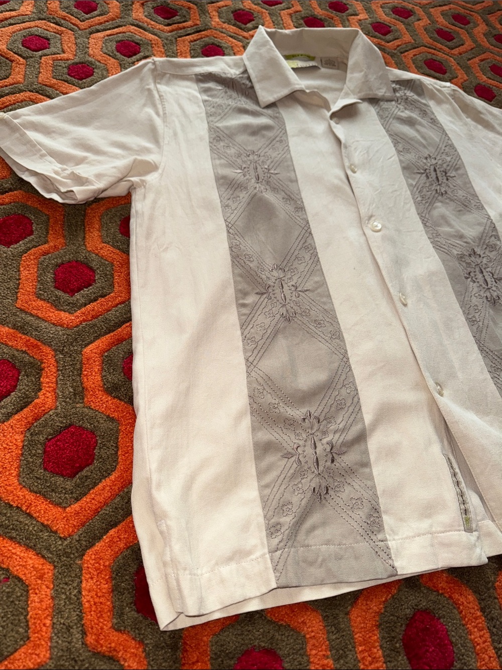 MAKE OFFER! Cubavera White Short-Sleeve Cuban Shirt Gray Embroidered Panels Sm